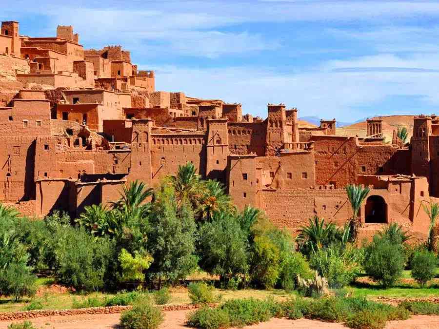 Discover the ancient Kasbah of Aït Benhaddou on your private 3 days desert tour from Marrakech to Fes.